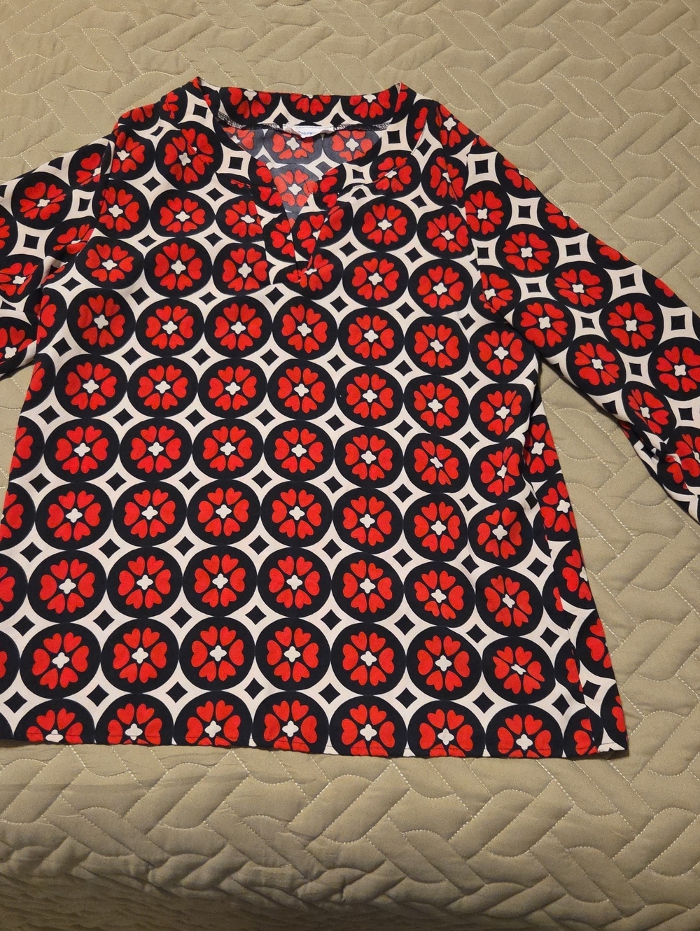 Freeway, Red & White Geometric Floral 3/4 Sleeve Top